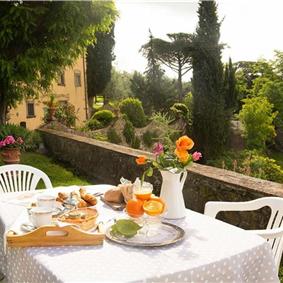 A selection of 2-3 bedroom apartments with shared pool near Florence, Sleeps 4-6